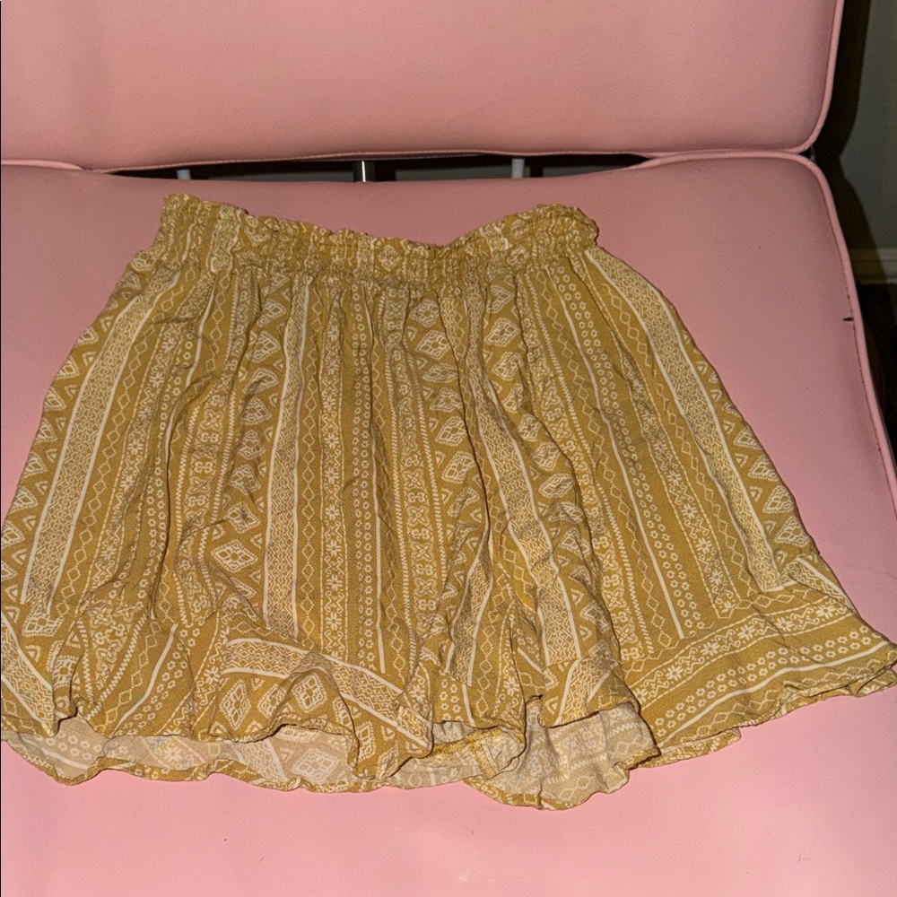 Bundle Striped Black and White mini Skirt with Belt and yellow mini skirt - Picture 3 of 7